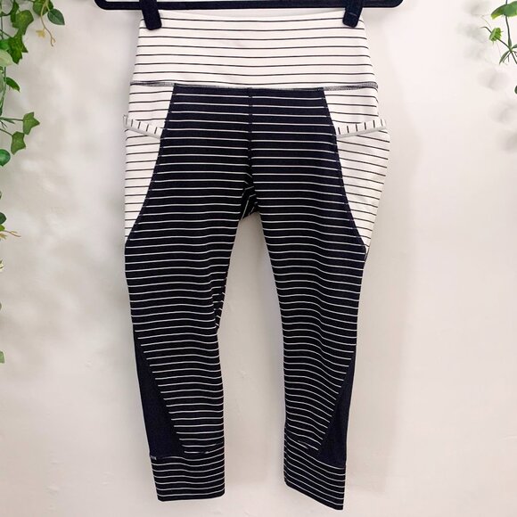Athleta Stripe Relay Capri 2.0 Black White Size Medium - Picture 2 of 10